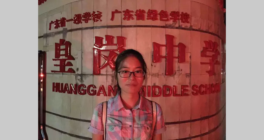 013-別看這副瘦弱肩膀可是可以扛起大梁的哦！此時已經(jīng)華燈初上了，來個影吧，留一個紀念